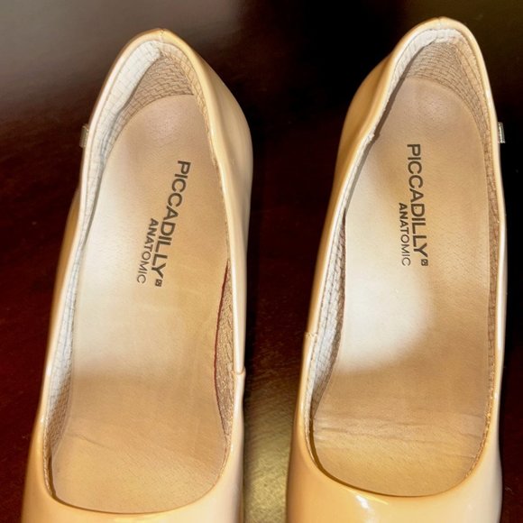 PICCADILLY MEDIUM HEEL PATENT BEIGE - Size 6 US (37 EUR) - Picture 2 of 6
